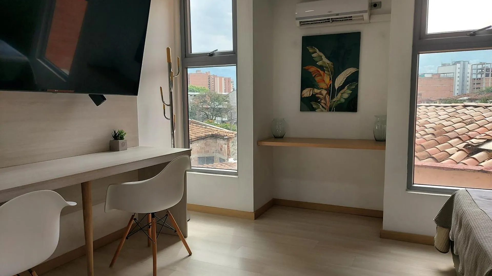 Medellin, Bring Your Toothbrush, In Laureles 0*, Medellin Colombia